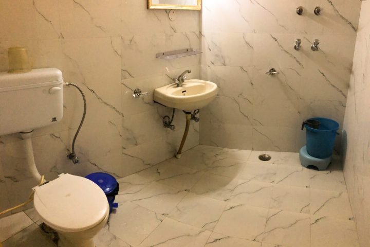 standard bathroom1